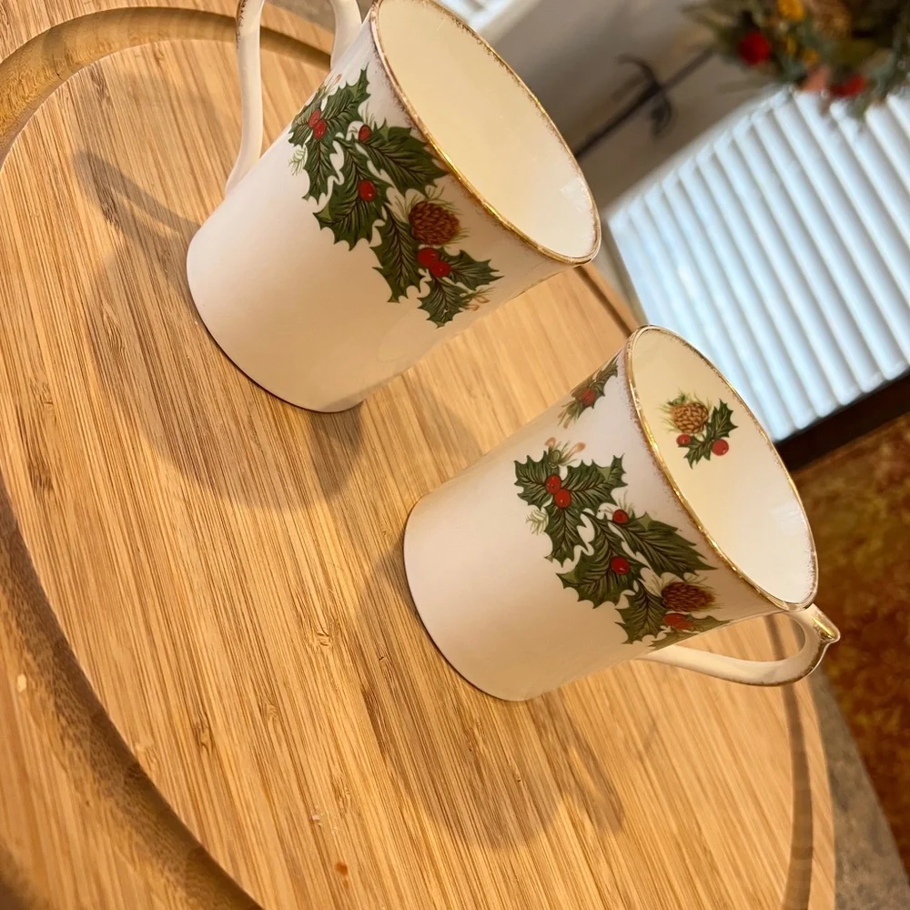 Rosina Queens Yuletide Mugs Cups Bone China England Coffee Tea Mugs Christmas
